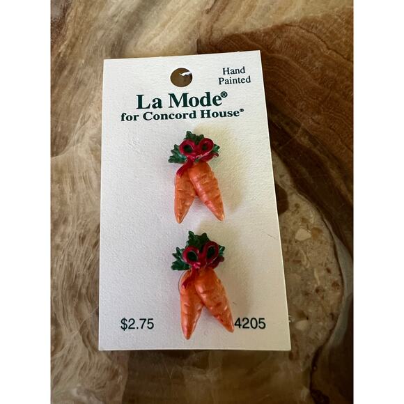 NOS Carrot Buttons - Picture 1 of 3